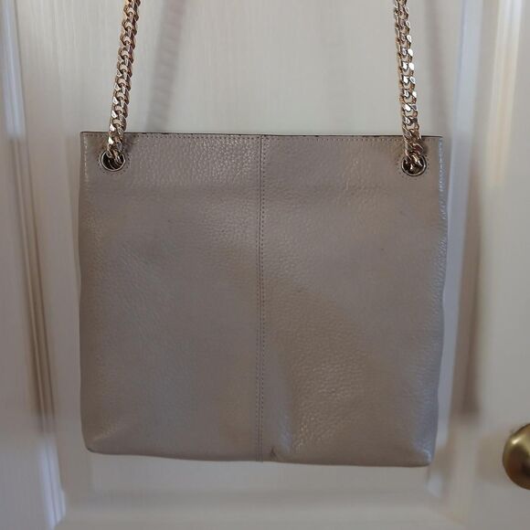 Tan pebbled leather purse shoulder bag or crossbody bag w gold tone chain strap - Picture 6 of 8